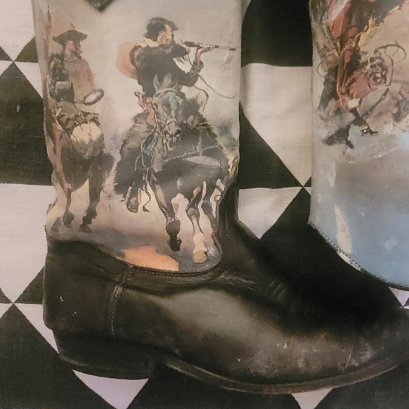 Cowboy scenery painted on these Black leather Cowboy boots!! Size 7.5 - Picture 3 of 6